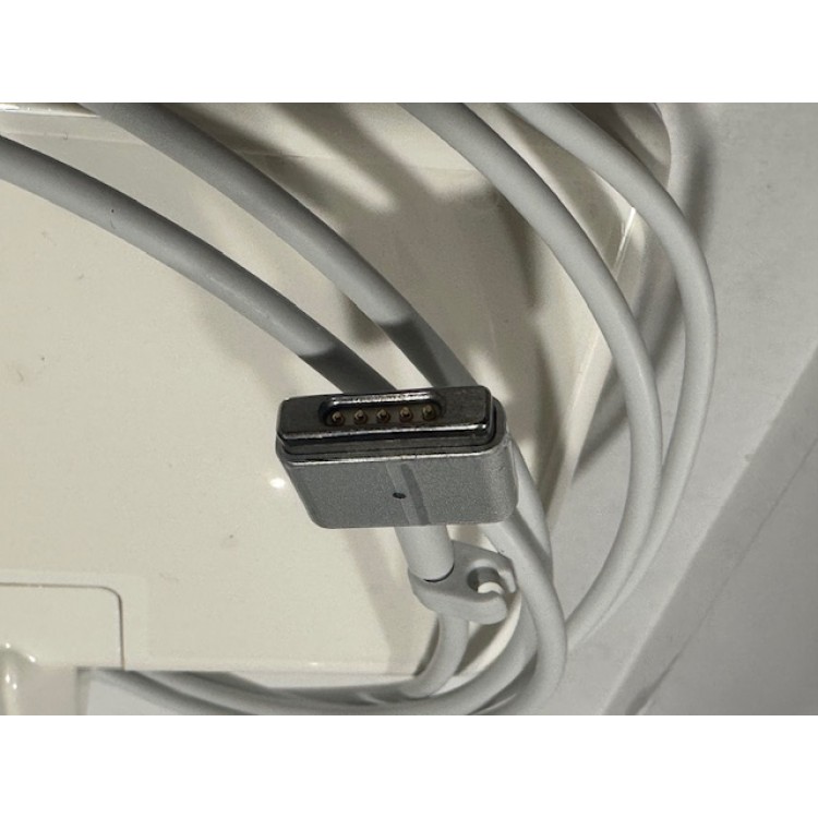 20 volt 4.25 amper magsafe2 adaptör 85 watt magsafe2 adaptör 20 volt 4.25 amper magsafe2 adaptör 85 watt magsafe2 adaptör