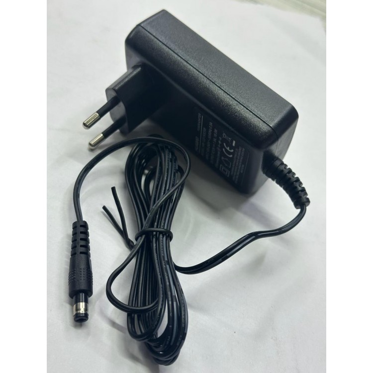 12 volt orjinal adaptör 12 volt 1.5 amper 5.5 mm 2.5 mm adaptör