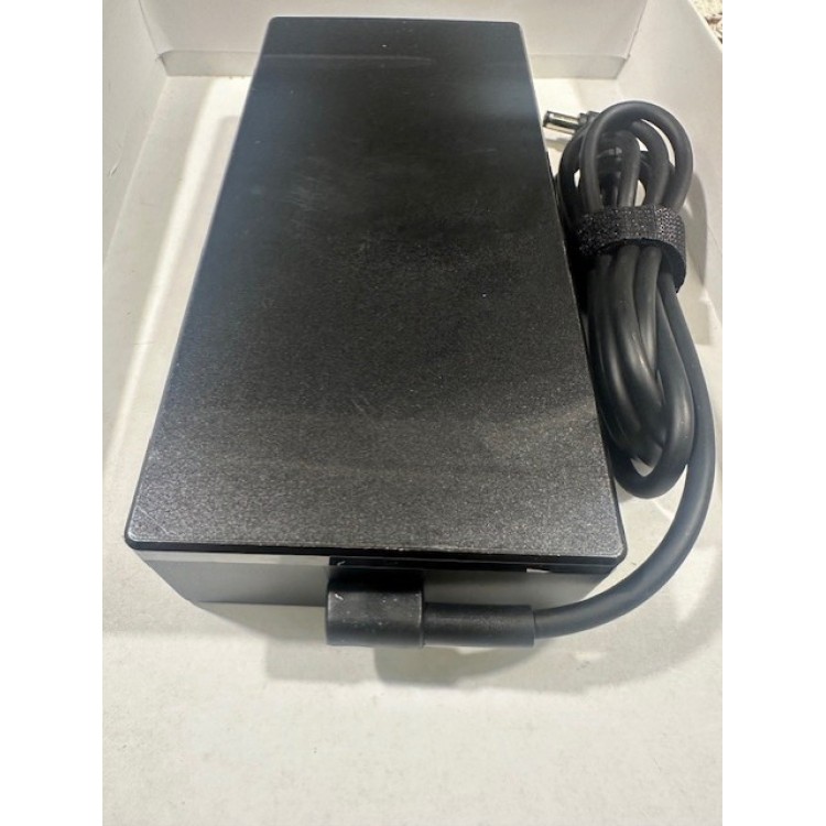 19.5 volt 9.23 amper 5.5 mm 2.5 mm adaptör 180 watt notebook adaptör 19.5 volt 9.23 amper 5.5 mm 2.5 mm adaptör 180 watt notebook adaptör