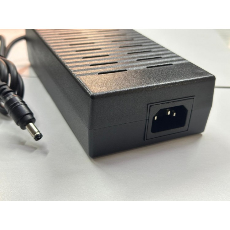 56 volt 3 amper 56 volt 168 watt 5.5 mm 2.5 mm adaptör 56 volt 3 amper 56 volt 168 watt 5.5 mm 2.5 mm adaptör