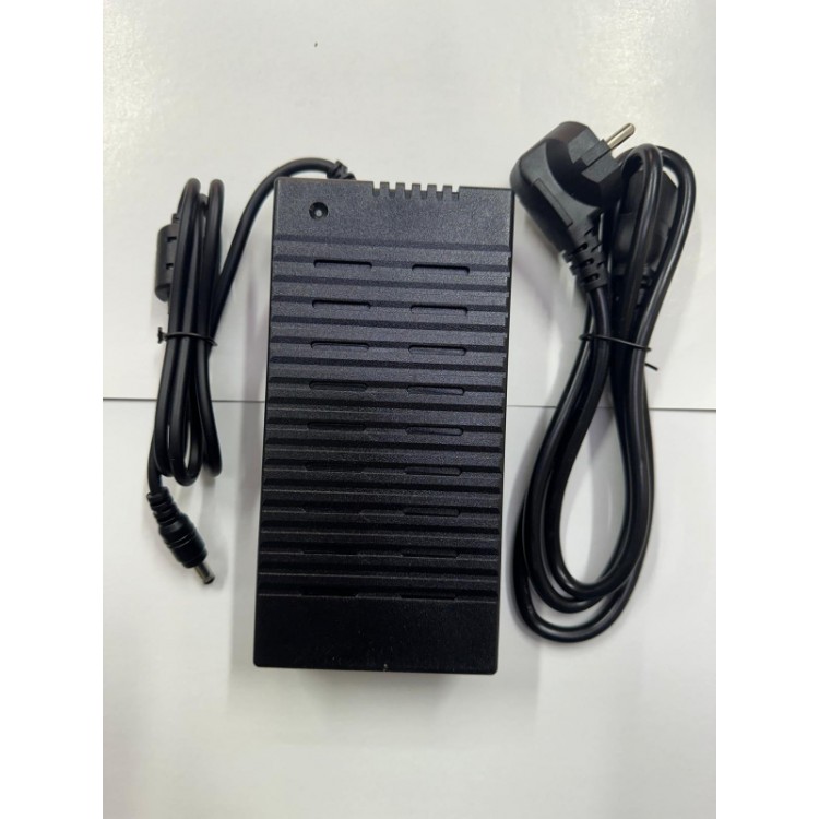 56 volt 3 amper 56 volt 168 watt 5.5 mm 2.5 mm adaptör 56 volt 3 amper 56 volt 168 watt 5.5 mm 2.5 mm adaptör